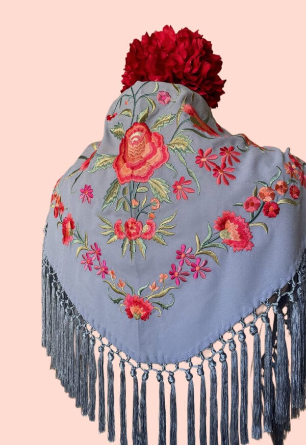 MANTÓN BORDADO CLAVEL AZUL CENIZA - Imagen 3