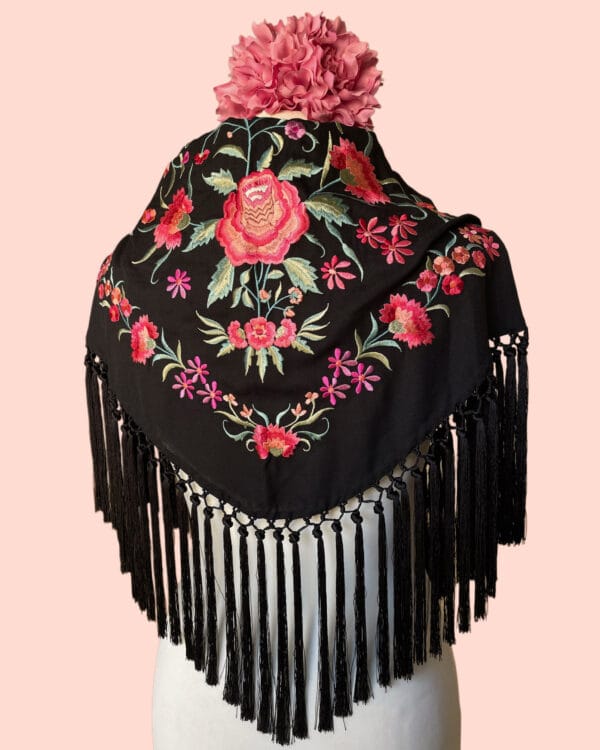 MANTÓN BORDADO CLAVEL NEGRO