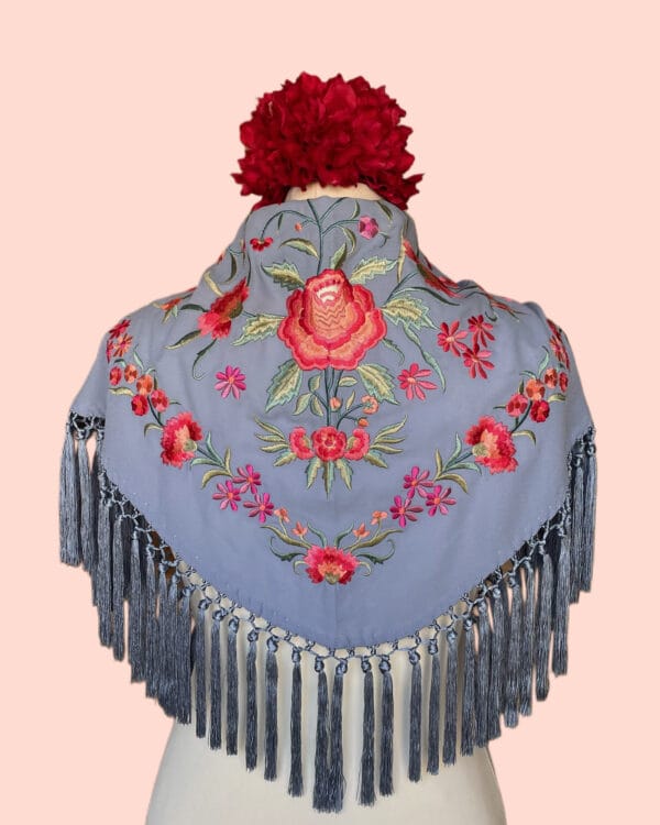 MANTÓN BORDADO CLAVEL AZUL CENIZA